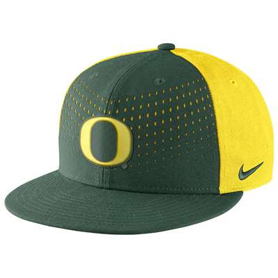 Nike Oregon Ducks True Seasonal Snap Back Hat - Green