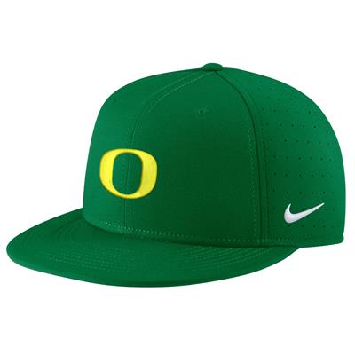 Nike Oregon Ducks Aero True Fitted Baseball Hat -